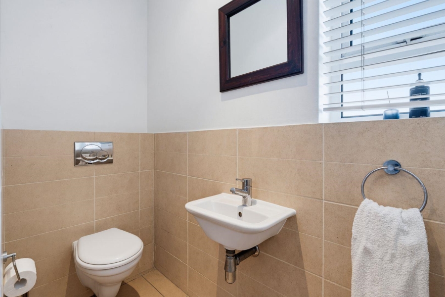 To Let 2 Bedroom Property for Rent in Lagoon Beach Western Cape